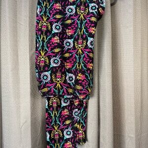 LuLaRoe TC Soft Black Floral Leggings